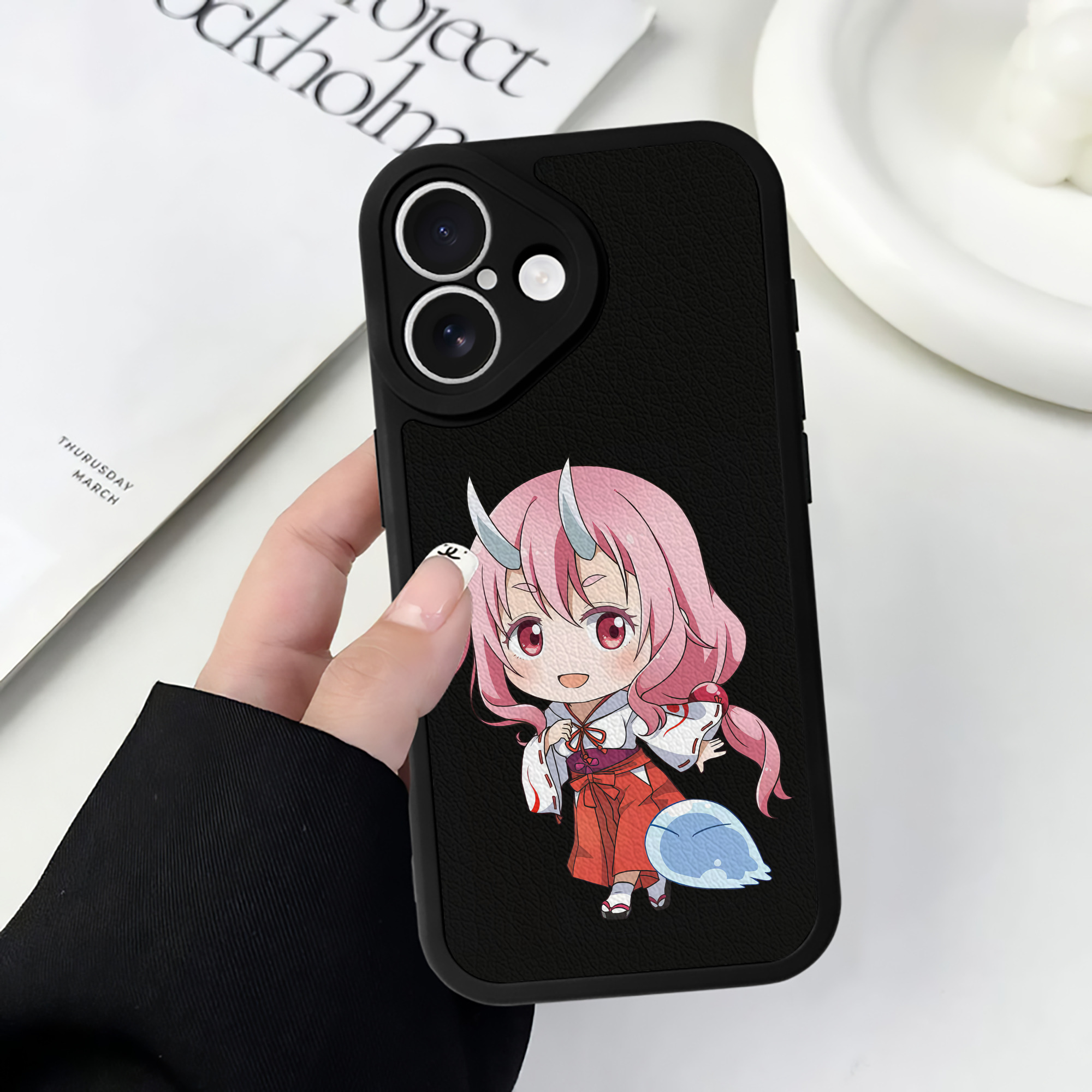 転スラ Regarding Reincarnated to Slime 【iPhone 16シリーズ対応】シリコンスマホケース（レザー調） 材質：シリコン